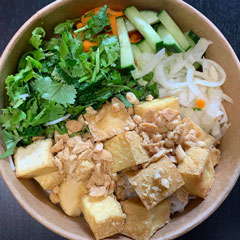 Dau Bun, noodle salad with fried tofu